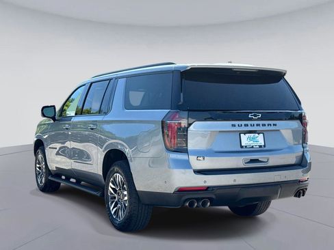 Used 2025 Chevrolet Suburban Z71 AWD/4WD image 6
