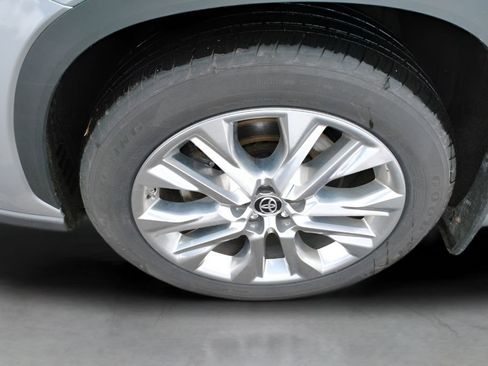 Used 2023 Toyota Highlander Limited image 11