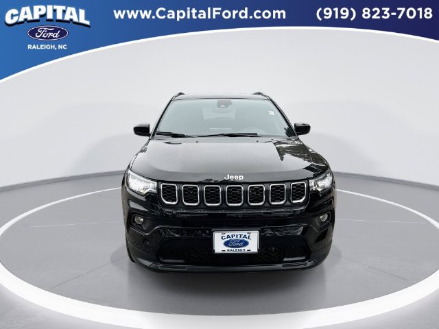 Used 2025 Jeep Compass Latitude AWD/4WD image 3