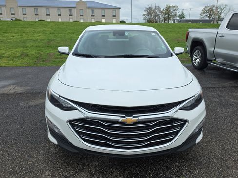 Used 2024 Chevrolet Malibu LT FWD image 2
