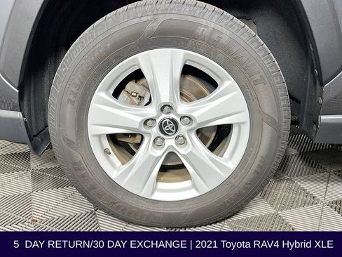 Used 2021 Toyota RAV4 XLE AWD/4WD image 33