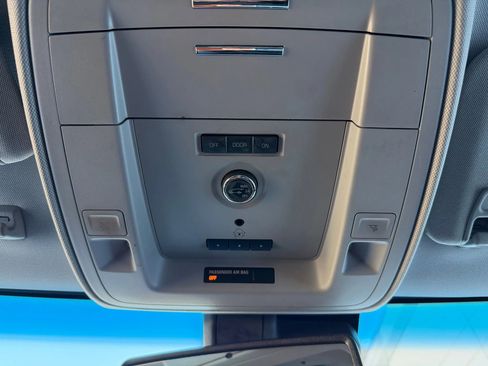 Used 2018 Chevrolet Suburban LT image 35