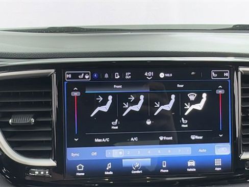 Used 2023 Chrysler Pacifica Touring-L image 27
