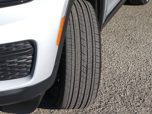 Used 2024 Jeep Grand Cherokee Altitude RWD image 38