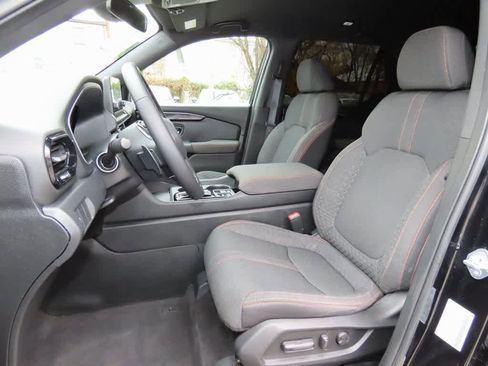 Used 2023 Honda Pilot Sport image 14