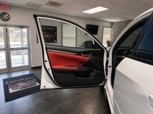 Used 2018 Honda Civic Sport image 11