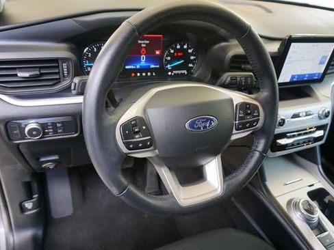 Used 2023 Ford Explorer XLT RWD image 11