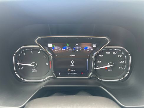 Used 2021 GMC Yukon XL AT4 w/ Rear Media and Nav Package AWD/4WD image 11