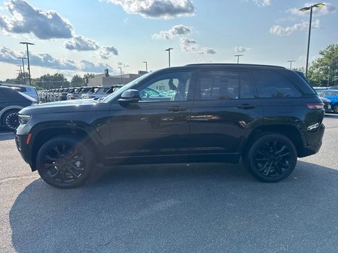 Used 2023 Jeep Grand Cherokee Overland w/ Adv Protech Group III AWD/4WD image 3