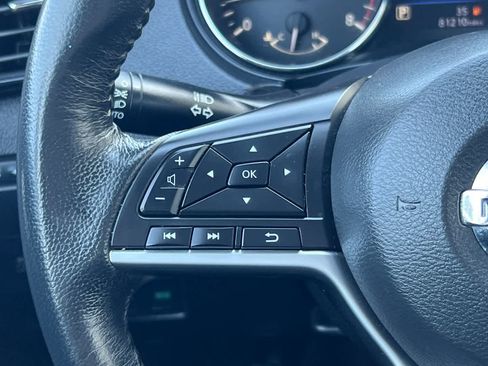 Used 2019 Nissan Rogue SV AWD/4WD image 26