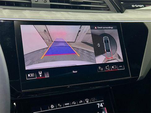 Used 2024 Audi Q8 e-tron Prestige image 17