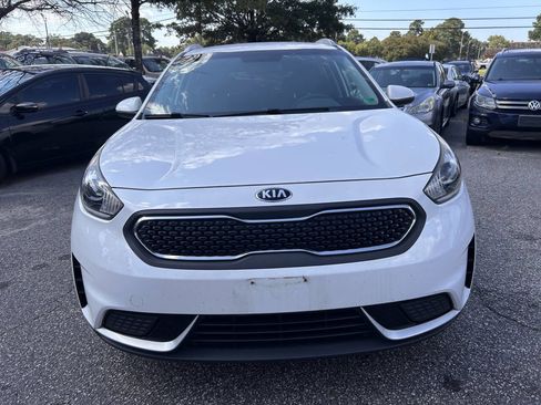 Used 2017 Kia Niro LX image 3