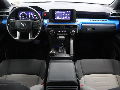 Certified 2025 Toyota Tacoma TRD Off-Road AWD/4WD image 30