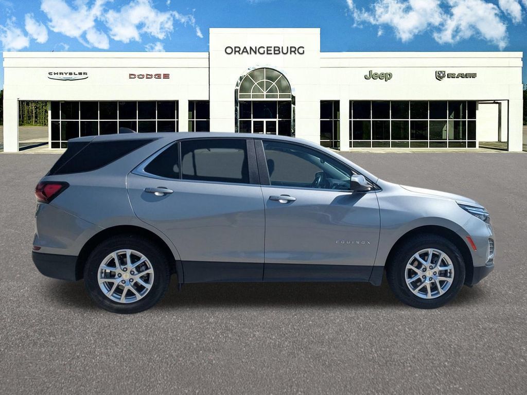 Used 2024 Chevrolet Equinox LT AWD/4WD image 9
