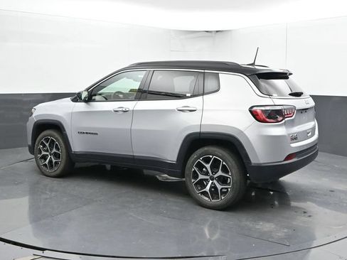 Used 2025 Jeep Compass Limited AWD/4WD image 9