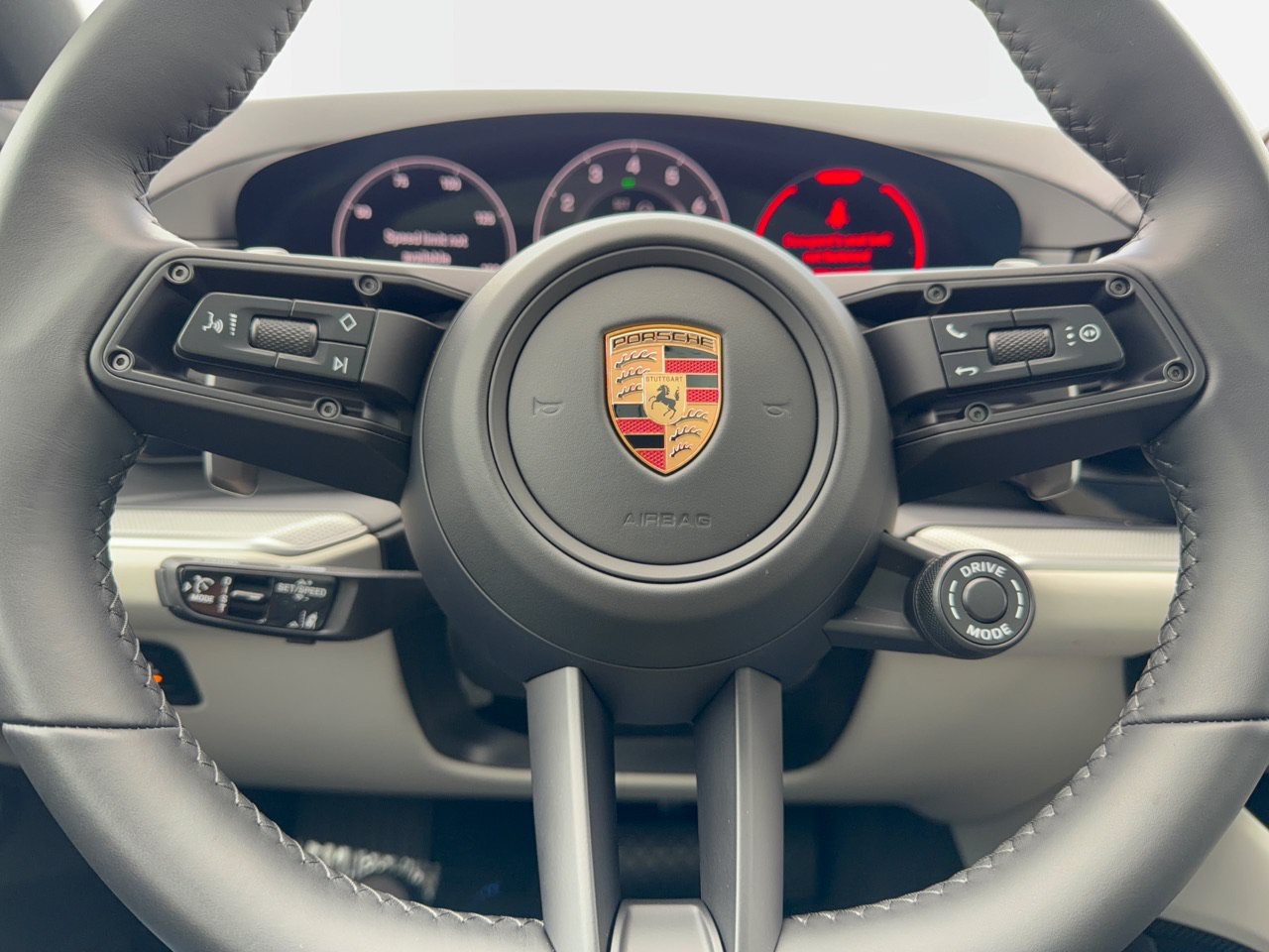 Certified 2026 Porsche Cayenne E-Hybrid Coupe AWD/4WD image 10