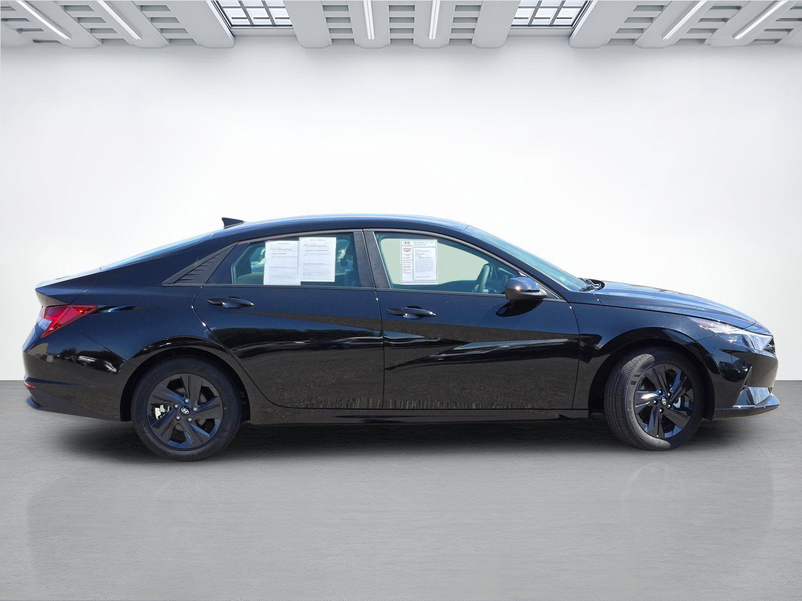 Certified 2023 Hyundai Elantra Blue FWD image 4