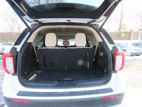 Used 2023 Ford Explorer XLT w/ Equipment Group 202A image 18