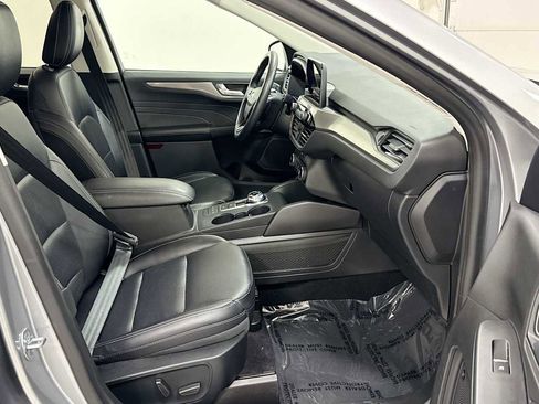 Used 2021 Ford Escape Titanium image 29