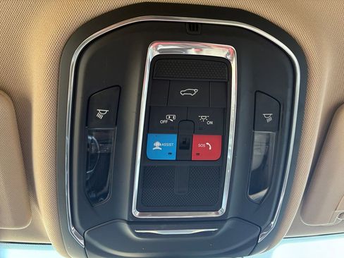 Used 2022 Jeep Grand Cherokee L Limited w/ Luxury Tech Group II image 12