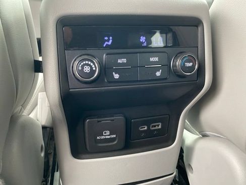 Used 2021 GMC Acadia SLT w/ Premium Package AWD/4WD image 29