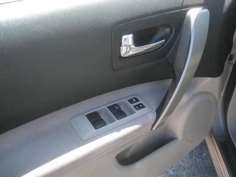 Used 2014 Nissan Rogue S AWD/4WD image 16