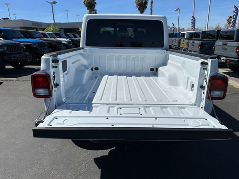 New 2026 Jeep Gladiator Sport image 18