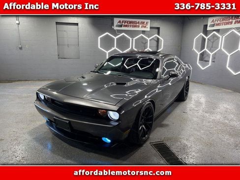 Used 2014 Dodge Challenger SXT Plus RWD image 1