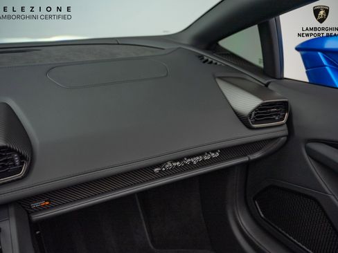 Used 2024 Lamborghini Huracan EVO image 32