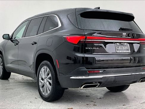 Used 2025 Buick Enclave Preferred image 2