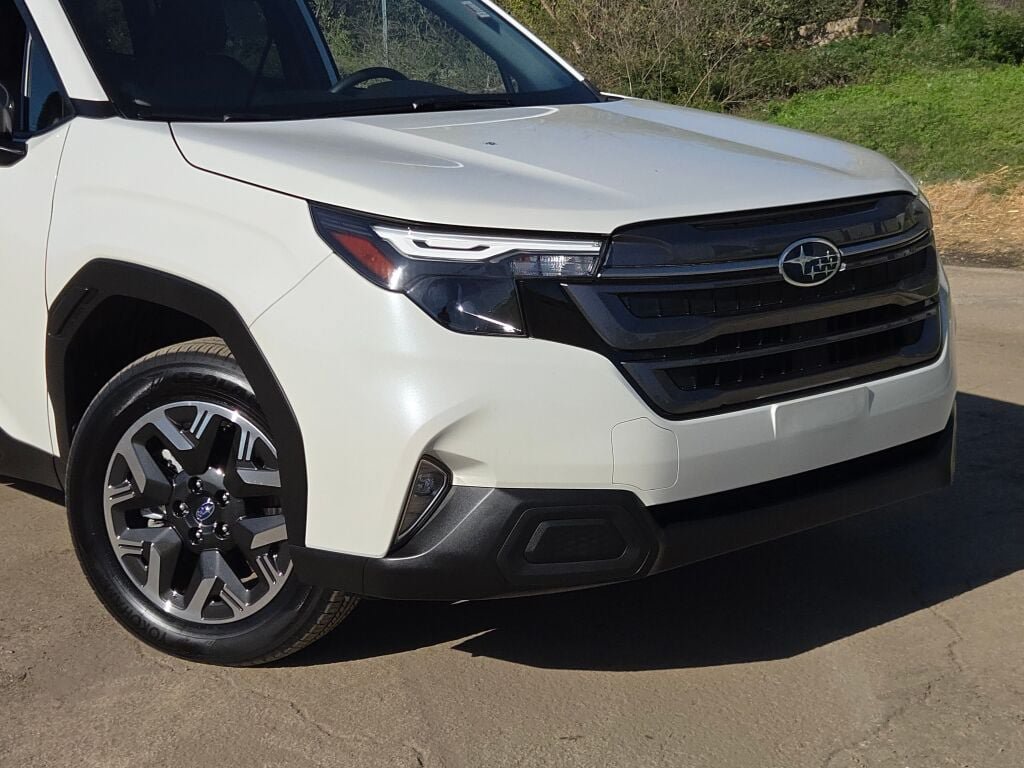 Certified 2025 Subaru Forester Premium AWD/4WD image 2