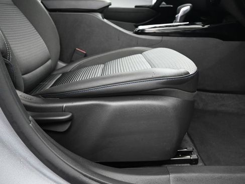 Used 2025 Chevrolet Trax LT w/ LT Convenience Package image 15