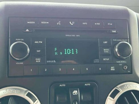 Used 2015 Jeep Wrangler Unlimited Rubicon w/ Dual Top Group image 29