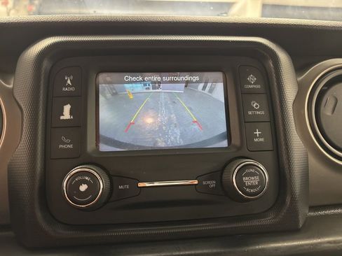 Used 2018 Jeep Wrangler Unlimited Sport AWD/4WD image 17