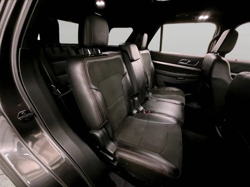 Used 2018 Ford Explorer XLT w/ Equipment Group 202A FWD image 26