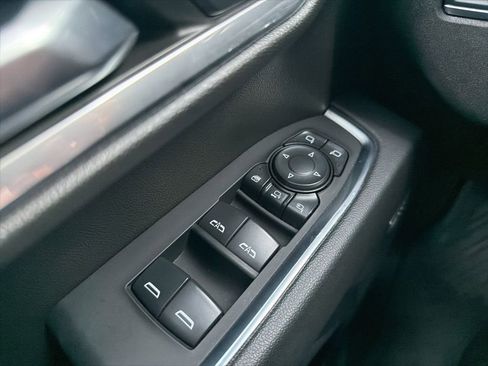 Used 2024 GMC Sierra 2500 SLT w/ SLT Premium Package image 15