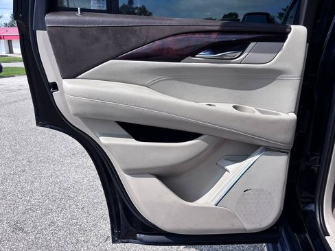 Used 2015 Cadillac Escalade Premium AWD/4WD image 19
