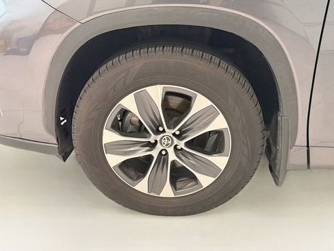 Used 2023 Toyota Highlander XLE AWD/4WD image 27