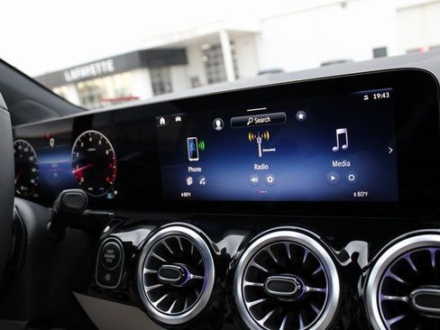 New 2025 Mercedes-Benz GLA 250 4MATIC image 25