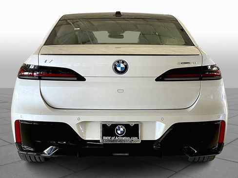 Used 2025 BMW i7 xDrive60 image 4