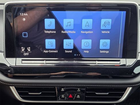 New 2026 Volkswagen Atlas Cross Sport SEL R-Line image 14