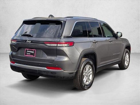 Used 2023 Jeep Grand Cherokee Laredo image 5