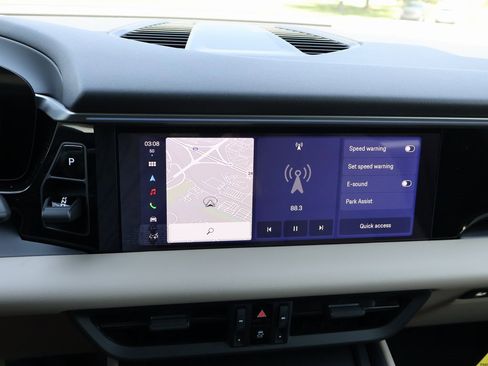 New 2025 Porsche Macan Electric image 25