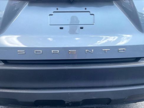 Used 2022 Kia Sorento LX FWD image 24