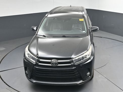 Used 2018 Toyota Highlander SE FWD image 32