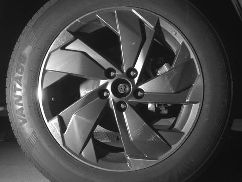 Used 2025 Nissan Rogue SV image 13