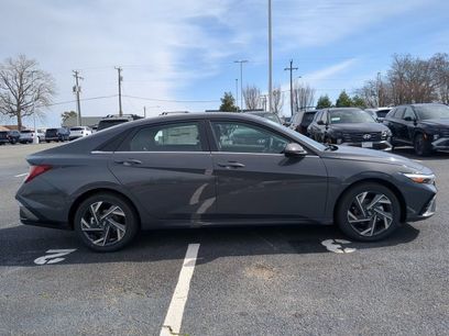 Used 2025 Hyundai Elantra Limited