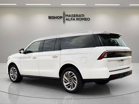 Used 2025 Lincoln Navigator L Reserve image 4