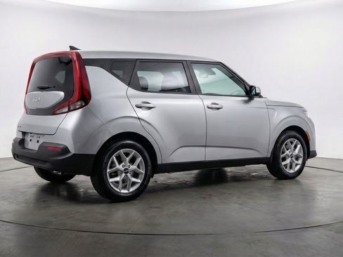 Used 2025 Kia Soul LX w/ LX Technology Package image 9