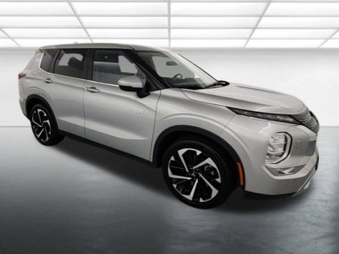Used 2024 Mitsubishi Outlander SE image 9